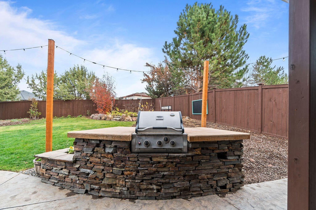 2348 Southwest 43rd Street Redmond, OR 97756 - Photo 28 of 42 Built in custom grill