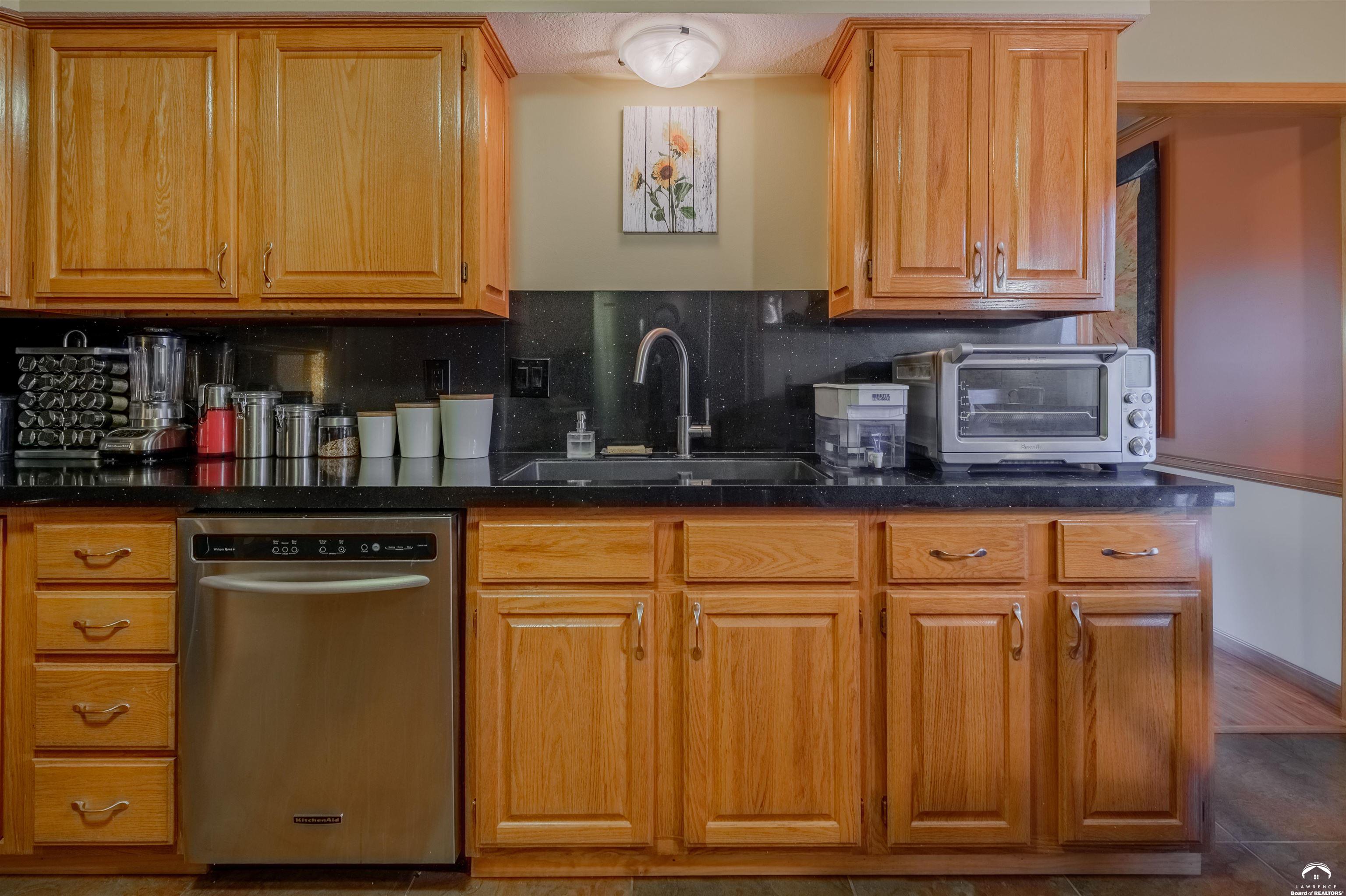 4917 Colonial Way Lawrence, KS 66049 - Photo 13 of 29