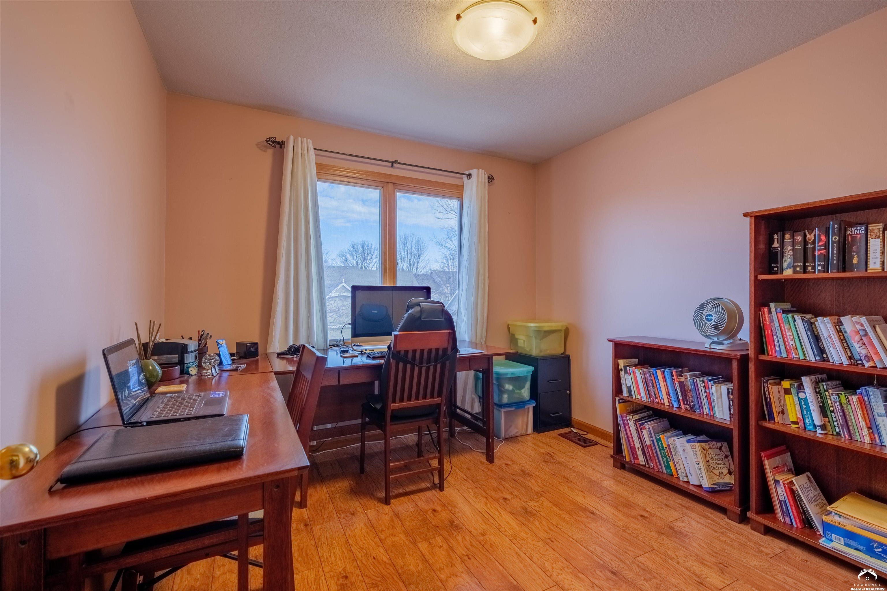 4917 Colonial Way Lawrence, KS 66049 - Photo 17 of 29