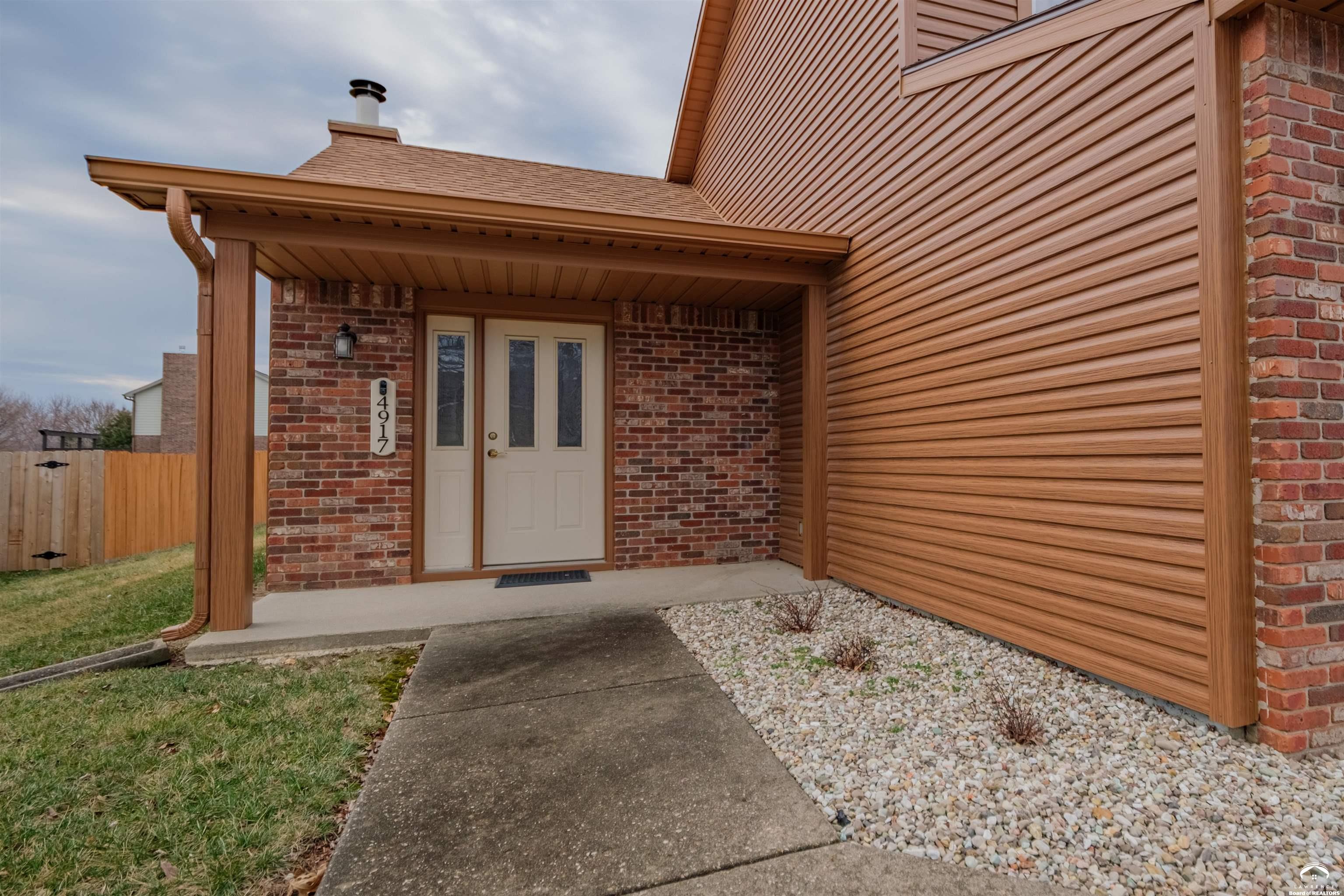 4917 Colonial Way Lawrence, KS 66049 - Photo 5 of 29