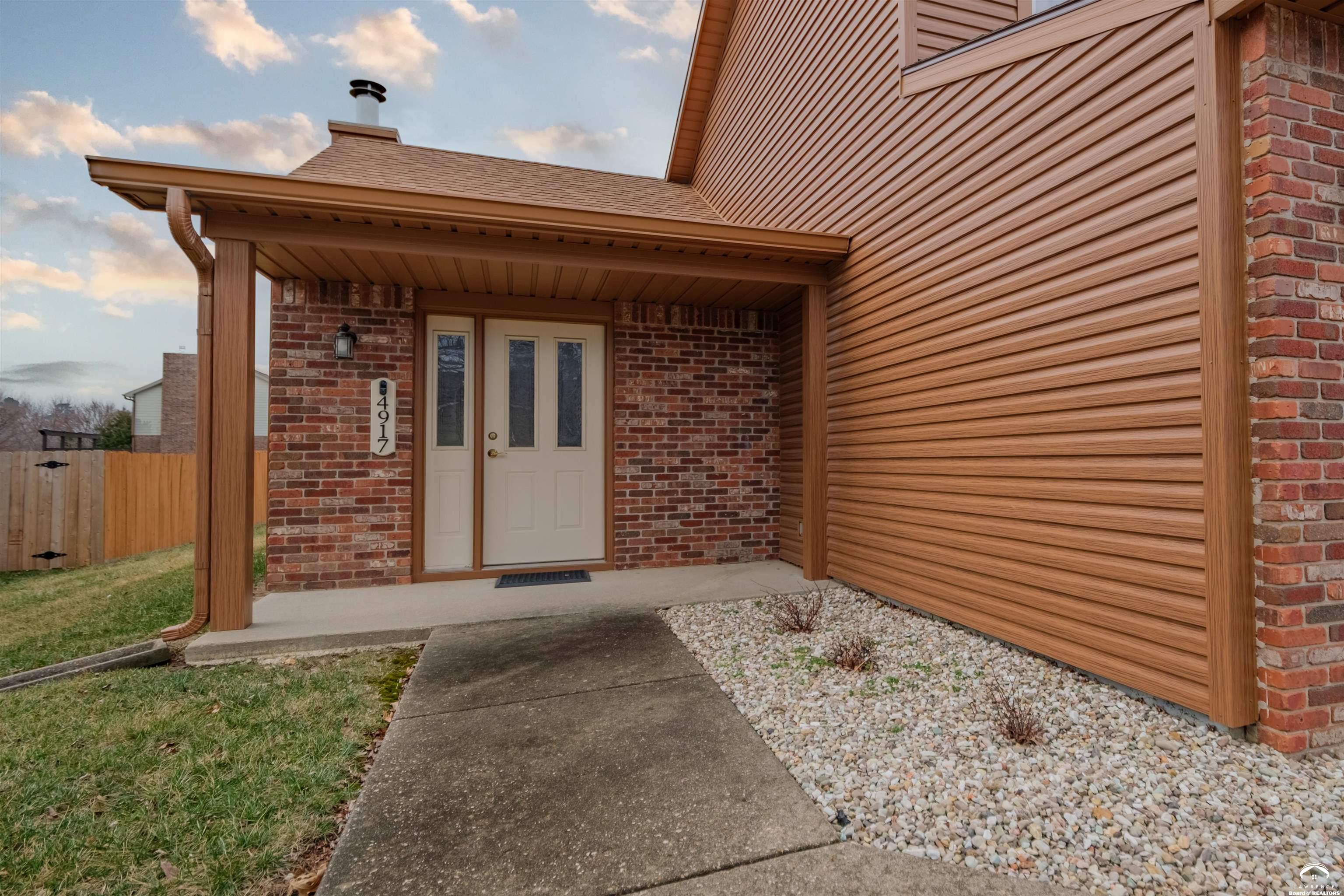 4917 Colonial Way Lawrence, KS 66049 - Photo 6 of 29