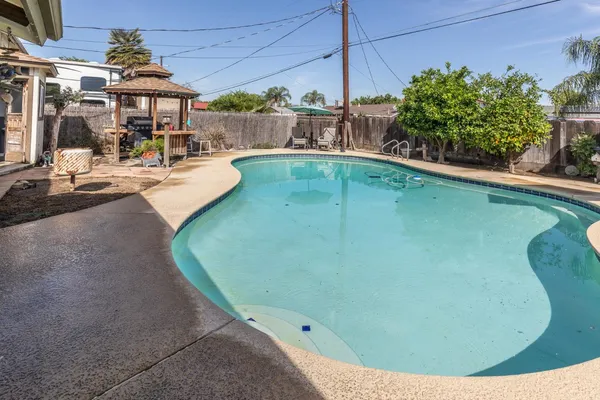 $419,900 | 2210 Northhill Street, Selma, CA 93662