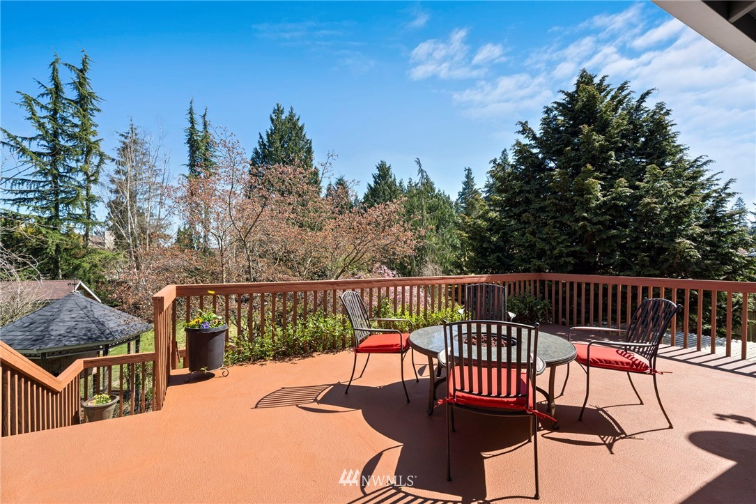 10831 38th Drive Southeast Everett, WA 98208 - Photo 13 of 40 a view of a roof deck with wooden floor and fence