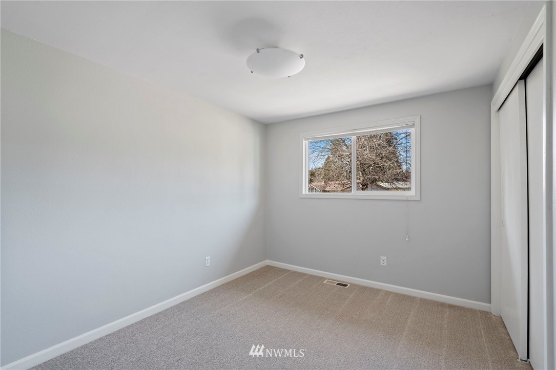 10831 38th Drive Southeast Everett, WA 98208 - Photo 15 of 40 an empty room with a window