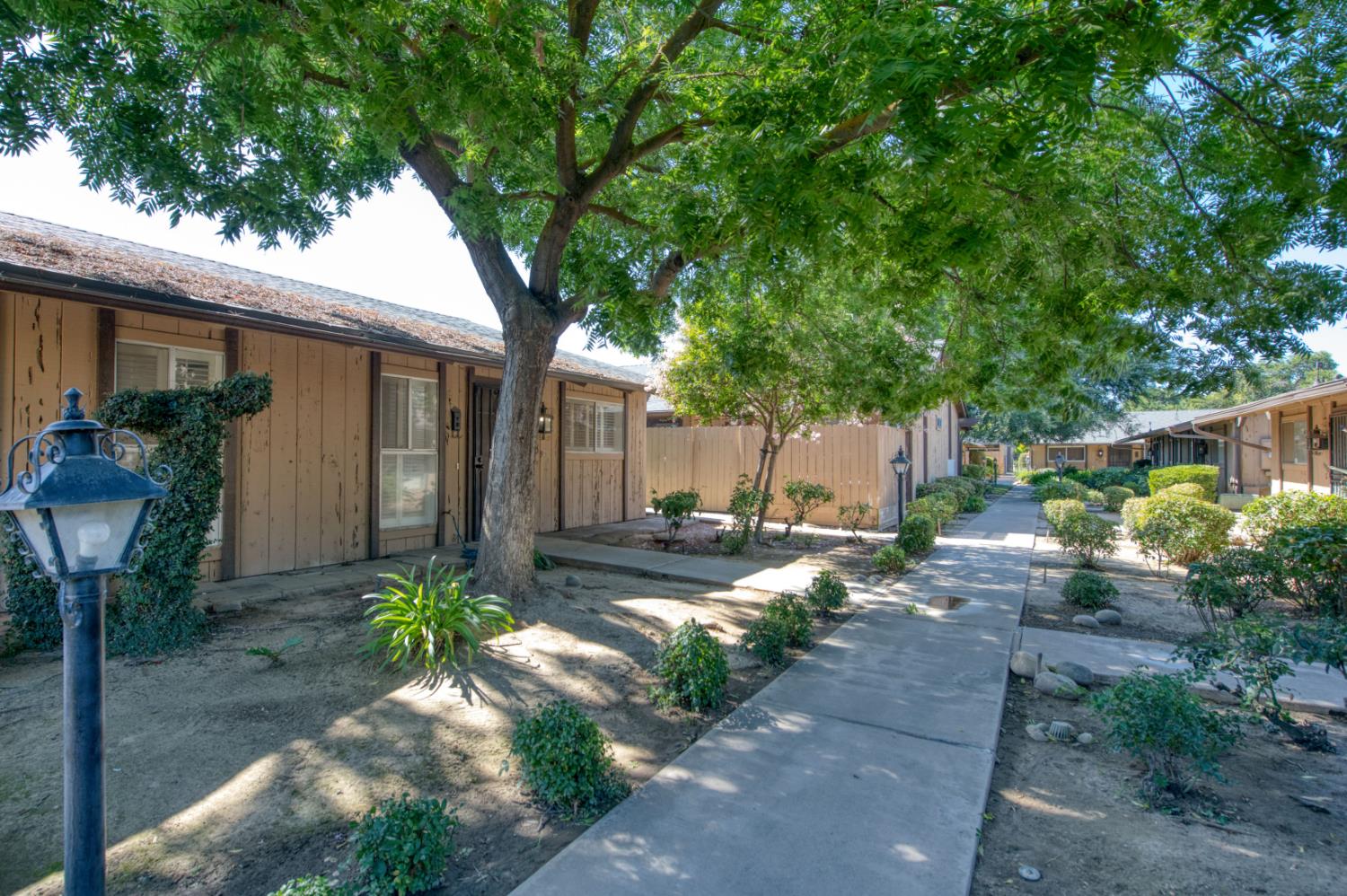 4909 North 7th Street, Unit R Fresno, CA 93726 - Photo 3 of 29