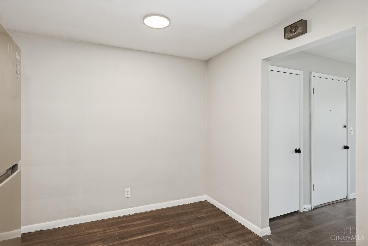 6155 Ridge Avenue Cincinnati, OH 45213 - Photo 9 of 21