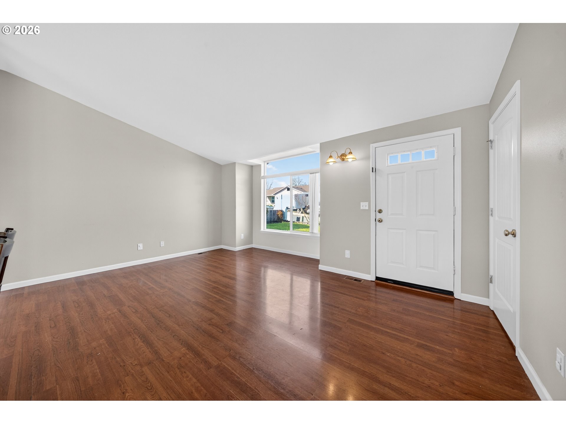 209 Northeast Rose Ridge Drive Winston, OR 97496 - Photo 4 of 42 Living Room