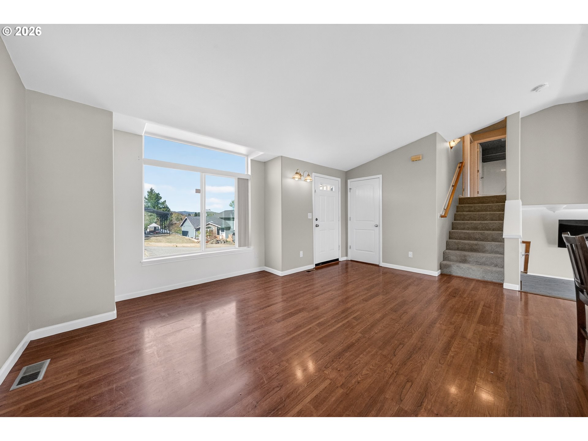 209 Northeast Rose Ridge Drive Winston, OR 97496 - Photo 5 of 42 Living Room