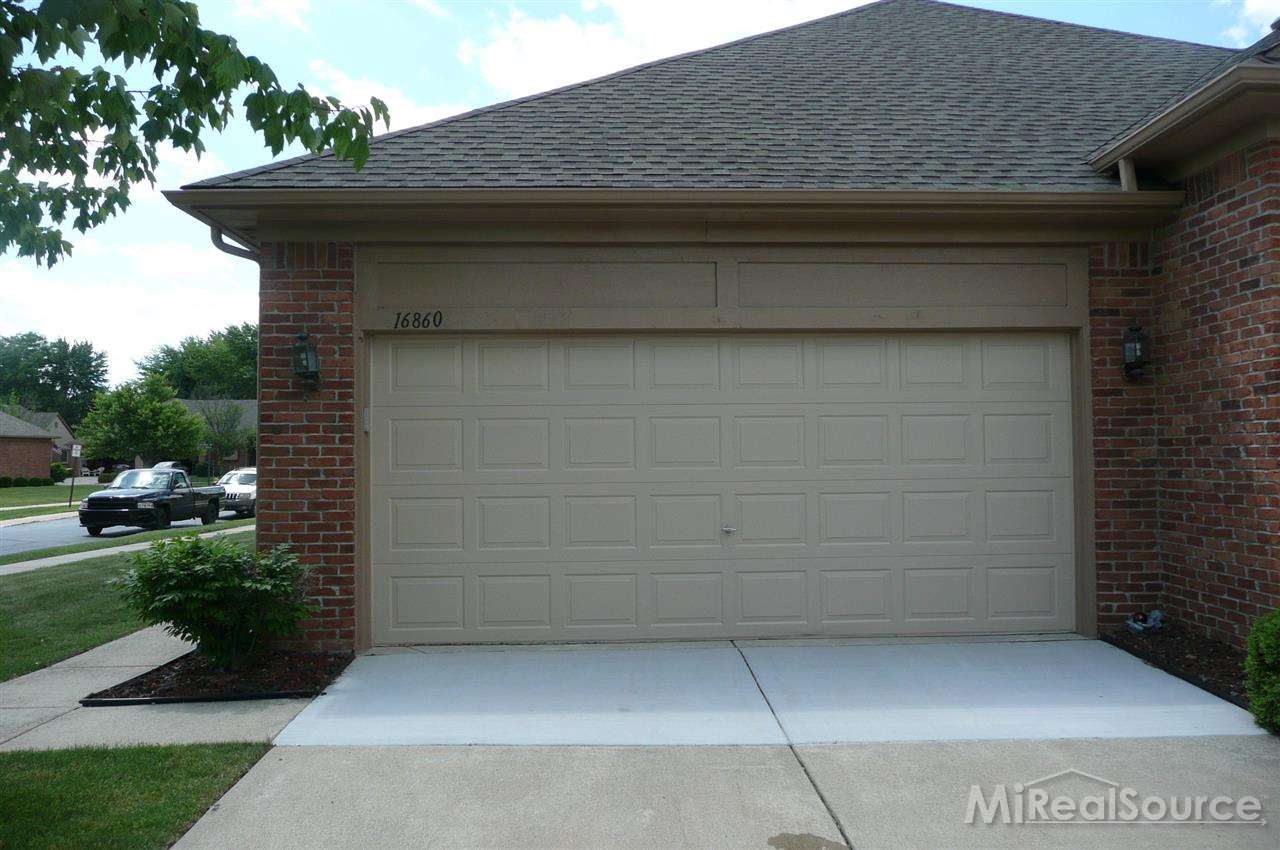 16860 Country Ridge Court Macomb, MI 48044 - Photo 2 of 12 31198418-1.JPG
