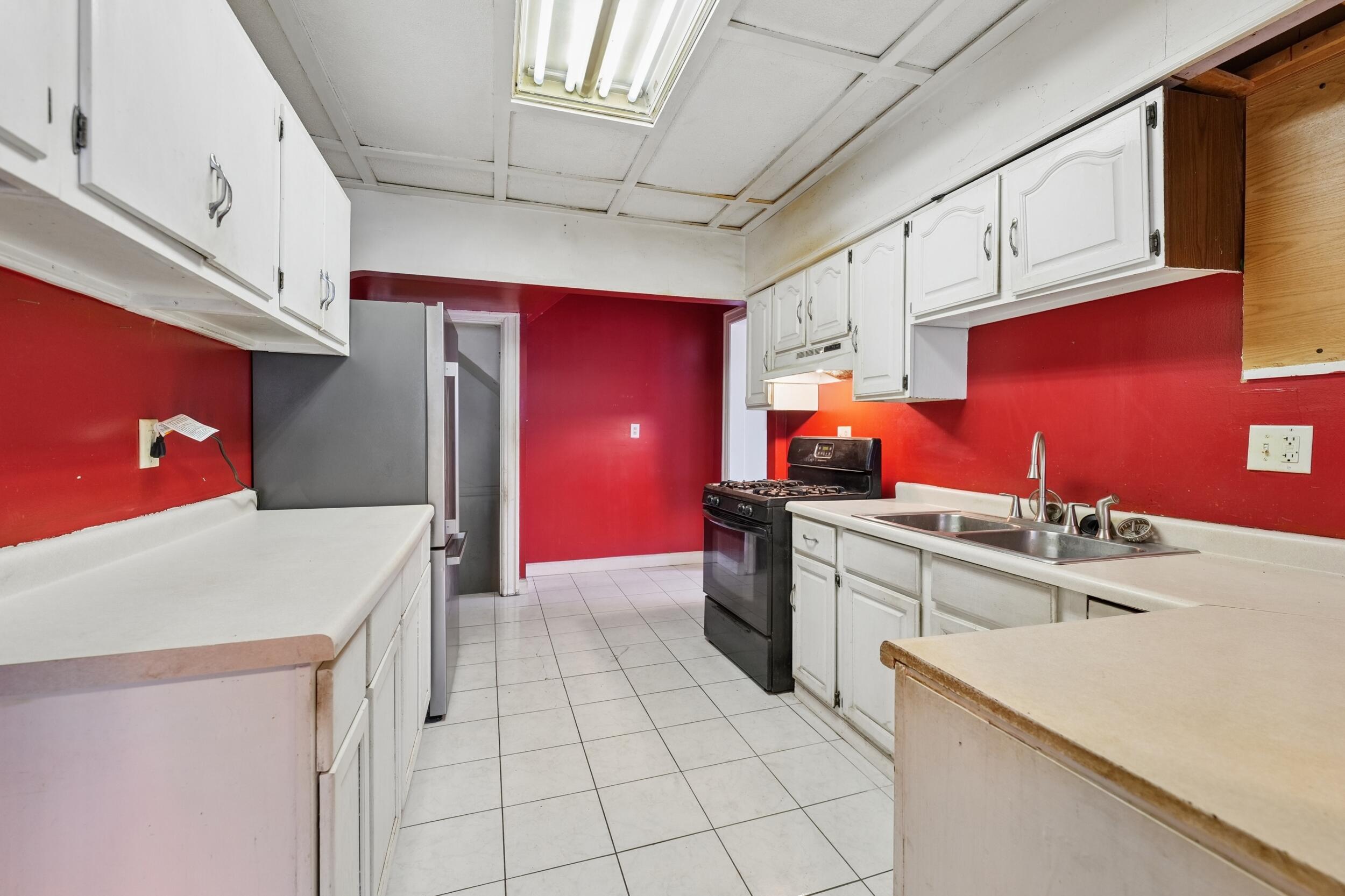 568 Johnson Street Gary, IN 46402 - Photo 7 of 24 2500x1666