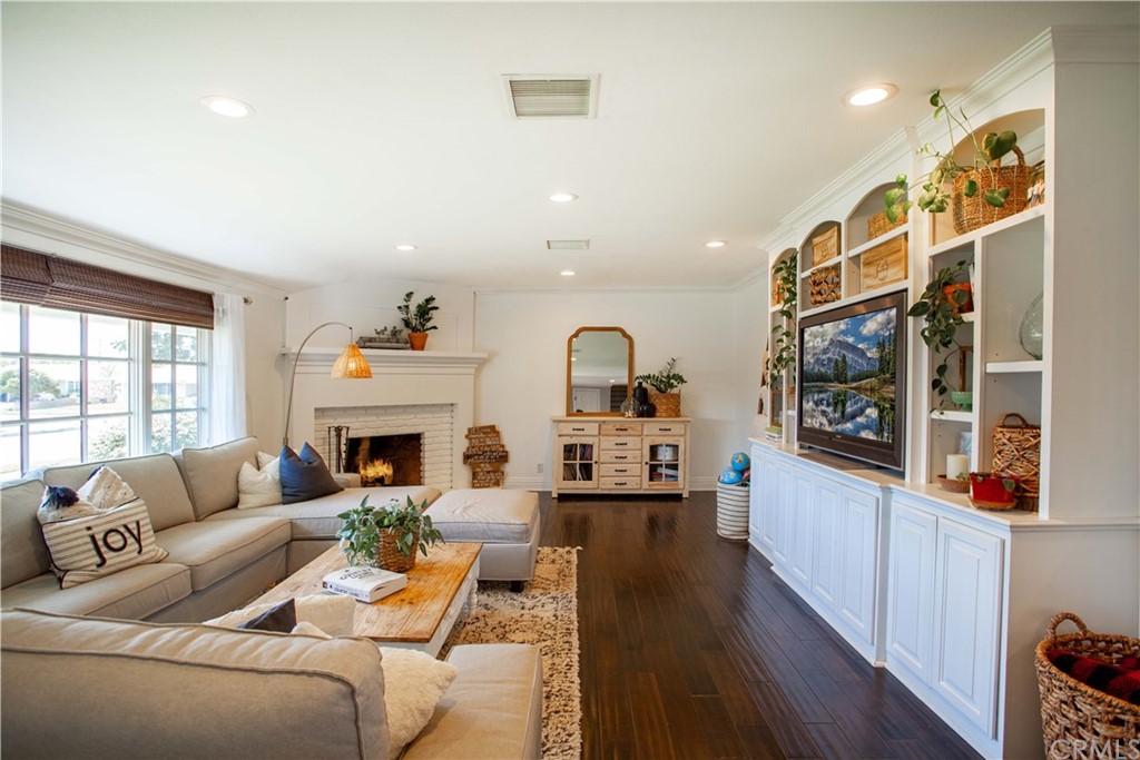 631 Barker Way Placentia, CA 92870 - Photo 7 of 37