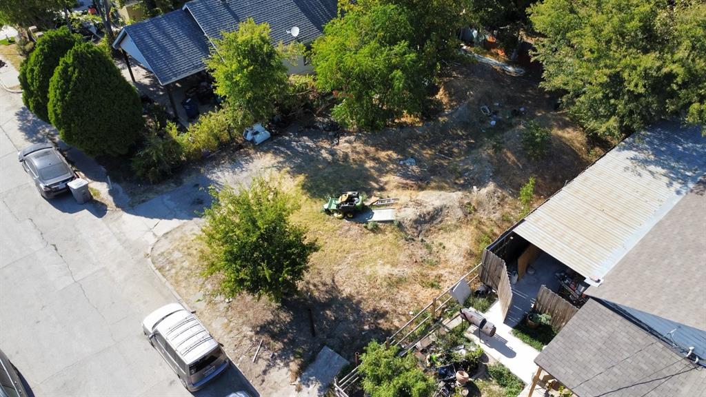 1333 Amos Street Dallas, TX 75212 - Photo 4 of 12 a backyard of a house with lots of green space