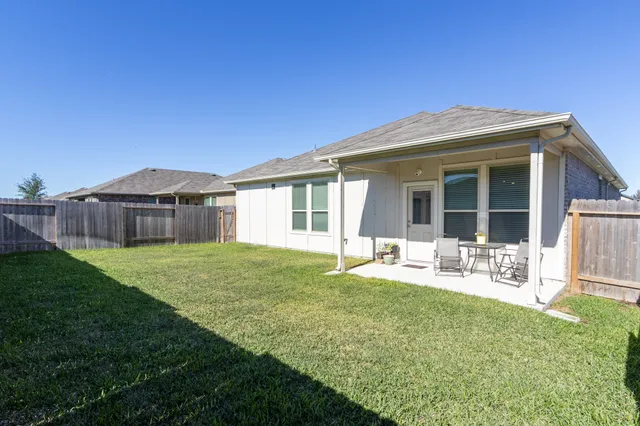 $300,000 | 336 Paso Fino Drive, Alvin, TX 77511