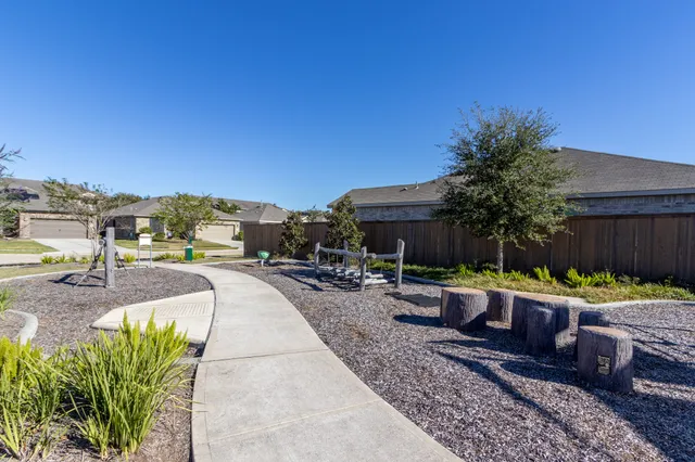 $300,000 | 336 Paso Fino Drive, Alvin, TX 77511