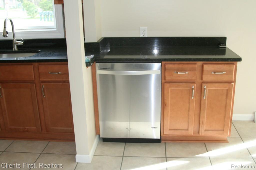 29805 Farmington Road Farmington Hills, MI 48331 - Photo 12 of 36