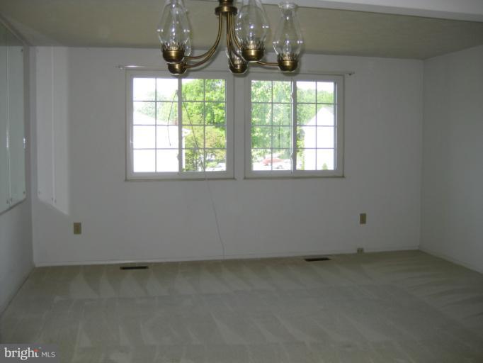 3 Farmcrest Court Silver Spring, MD 20905 - Photo 15 of 26 Family Room