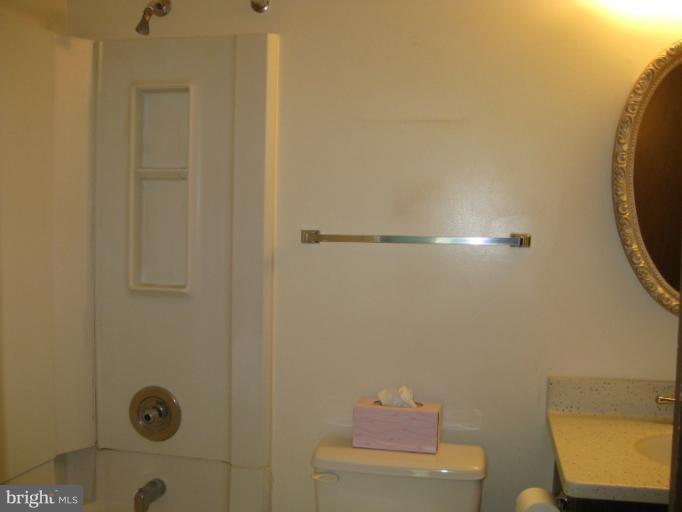 3 Farmcrest Court Silver Spring, MD 20905 - Photo 16 of 26 Bathroom with tub