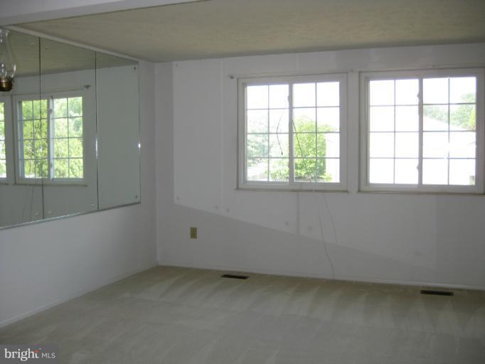 3 Farmcrest Court Silver Spring, MD 20905 - Photo 19 of 26 Family Room