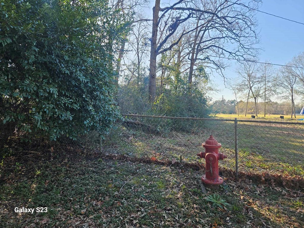 210 Madison Street Lufkin, TX 75901 - Photo 4 of 9 a view of a outdoor space