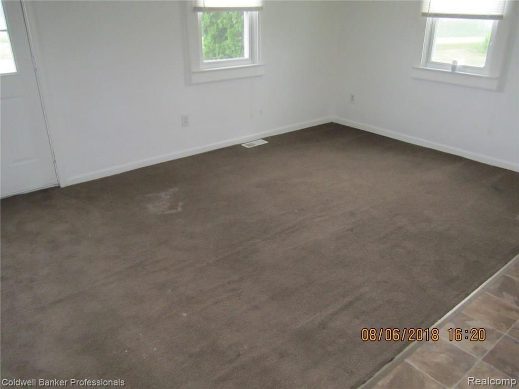 8430 Jefferson Road North Branch, MI 48461 - Photo 12 of 14 8430 Jefferson Living rm (2).JPG
