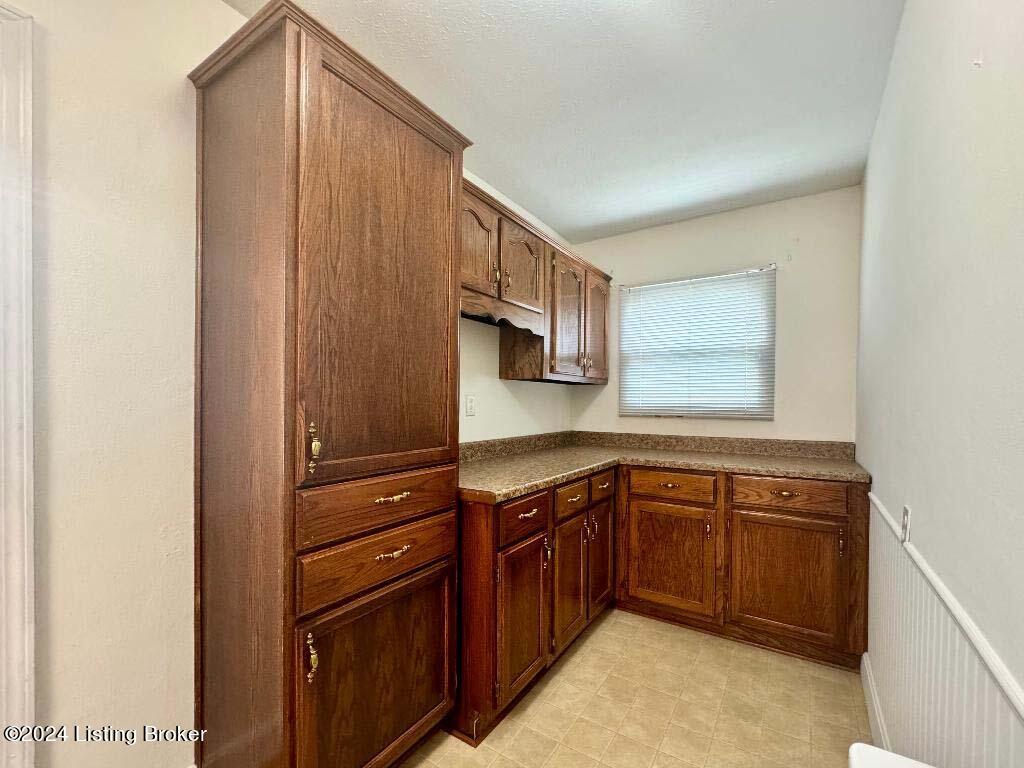 4701 Palma Road Louisville, KY 40272 - Photo 11 of 37 69