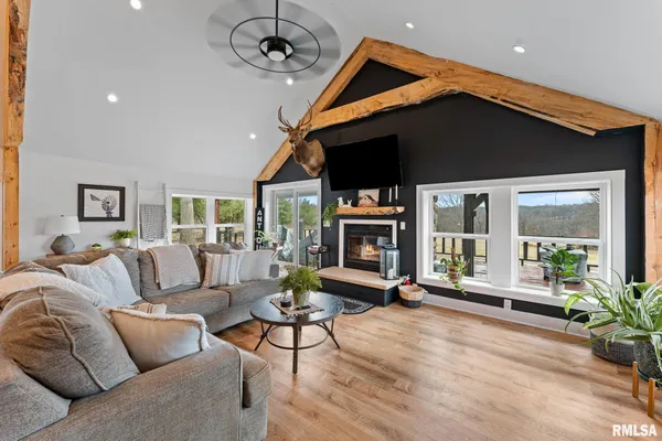 $664,500 | 1714 Knox Road 1950 East, Williamsfield, IL 61489