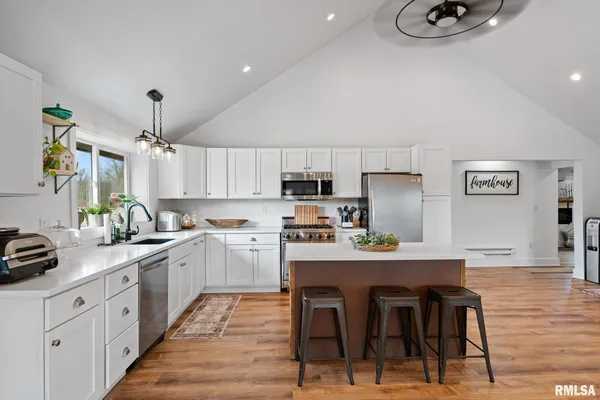 $664,500 | 1714 Knox Road 1950 East, Williamsfield, IL 61489