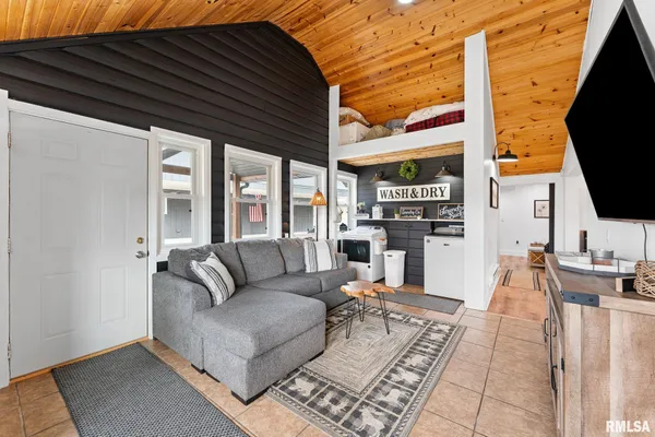 $664,500 | 1714 Knox Road 1950 East, Williamsfield, IL 61489