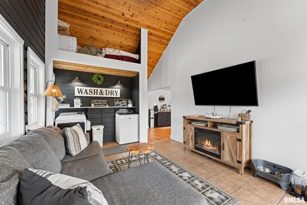 $664,500 | 1714 Knox Road 1950 East, Williamsfield, IL 61489