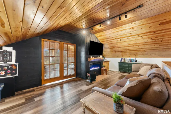 $664,500 | 1714 Knox Road 1950 East, Williamsfield, IL 61489