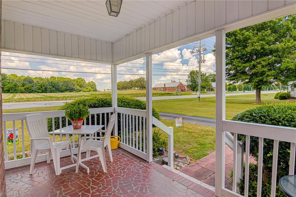 4272 High Point Road Winston-Salem, NC 27107 - Photo 6 of 31 Gallery Image 6