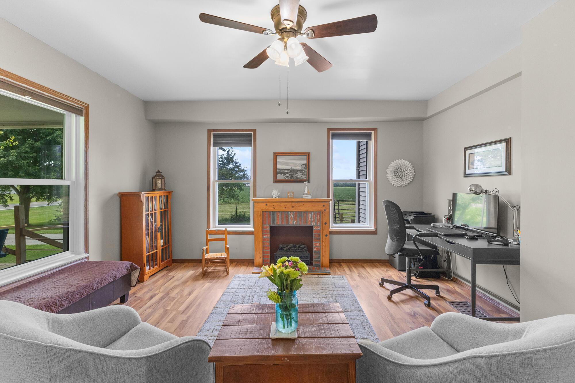 4154 Marion-Waldo Road Marion, OH 43302 - Photo 20 of 59 Living Room