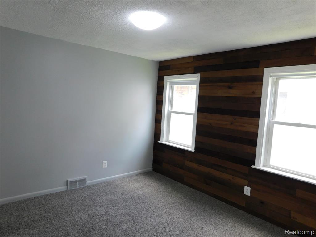 16740 College Fraser, MI 48026 - Photo 14 of 28