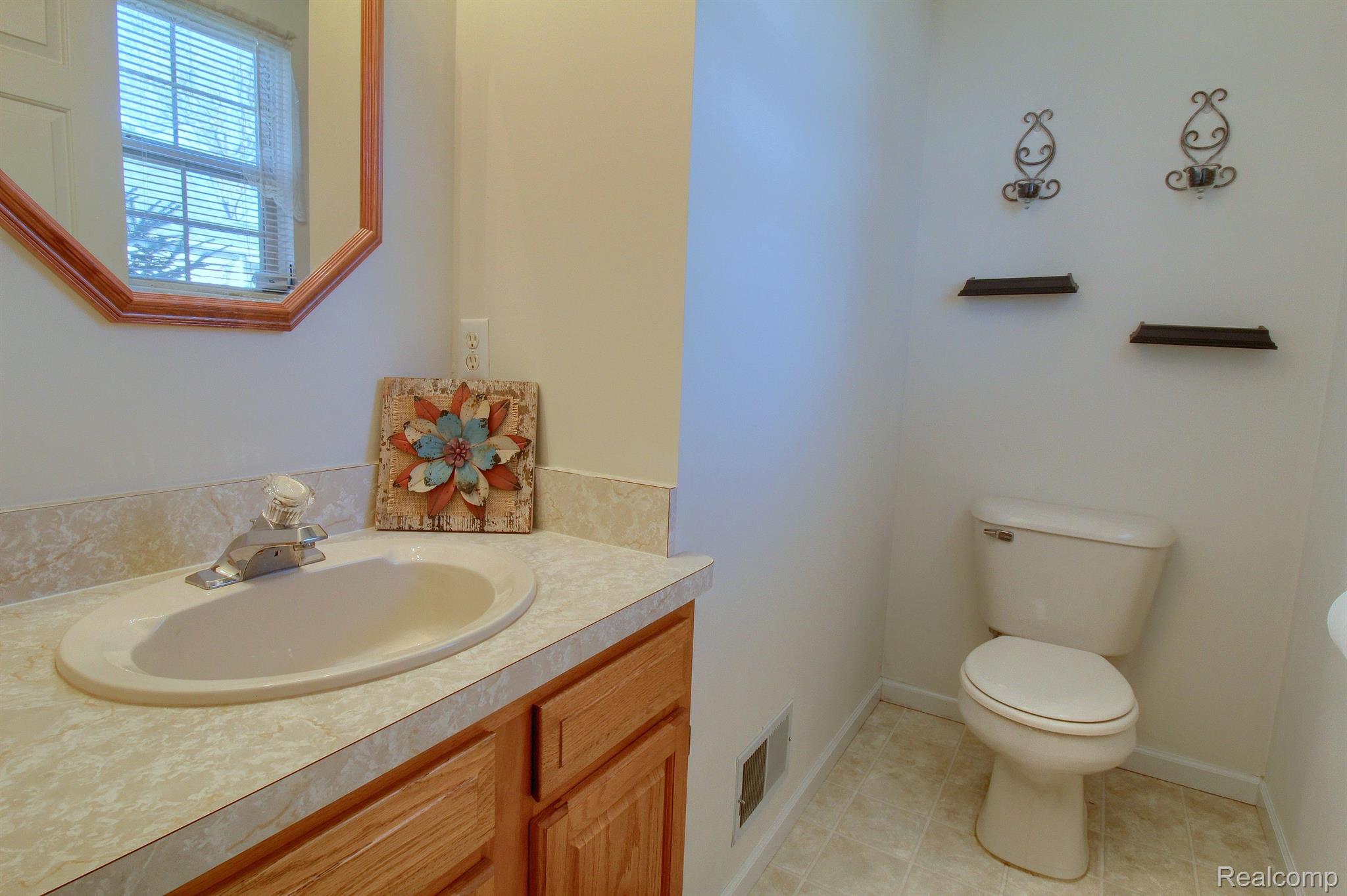 26151 Frankfort Road New Boston, MI 48164 - Photo 13 of 25 Gallery Image 13