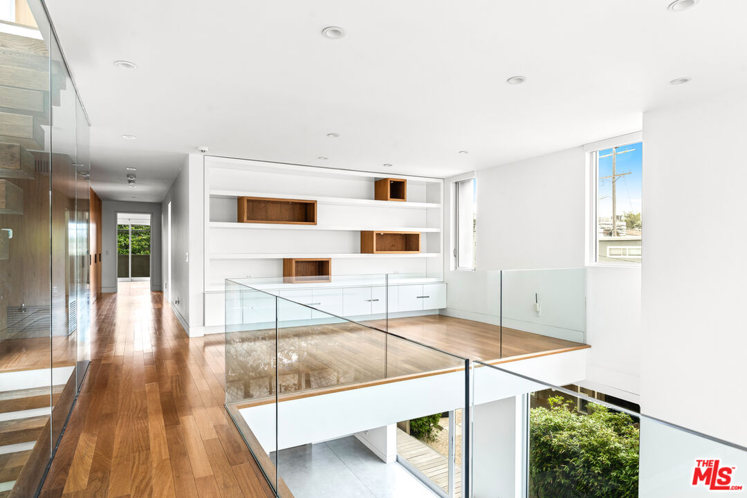 524 Rialto Avenue Venice, CA 90291 - Photo 16 of 43