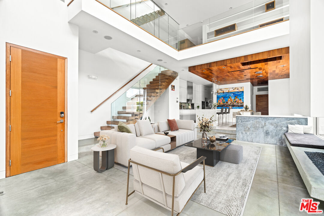 524 Rialto Avenue Venice, CA 90291 - Photo 2 of 43