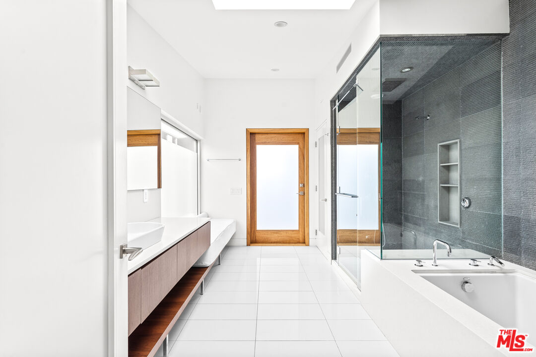 524 Rialto Avenue Venice, CA 90291 - Photo 39 of 43