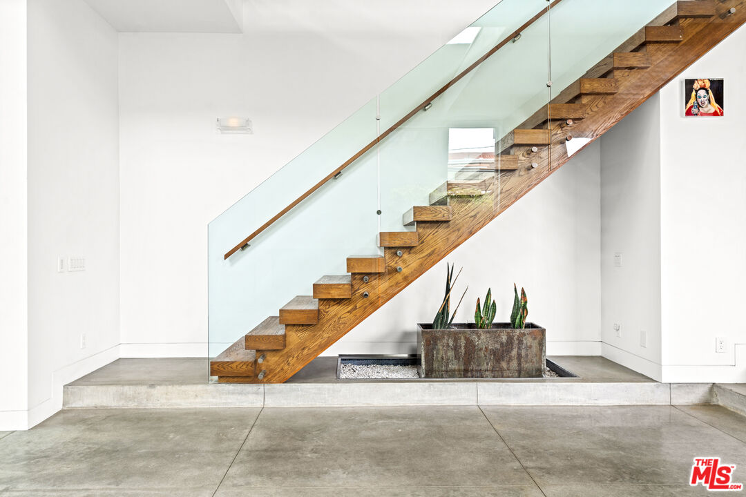 524 Rialto Avenue Venice, CA 90291 - Photo 8 of 43