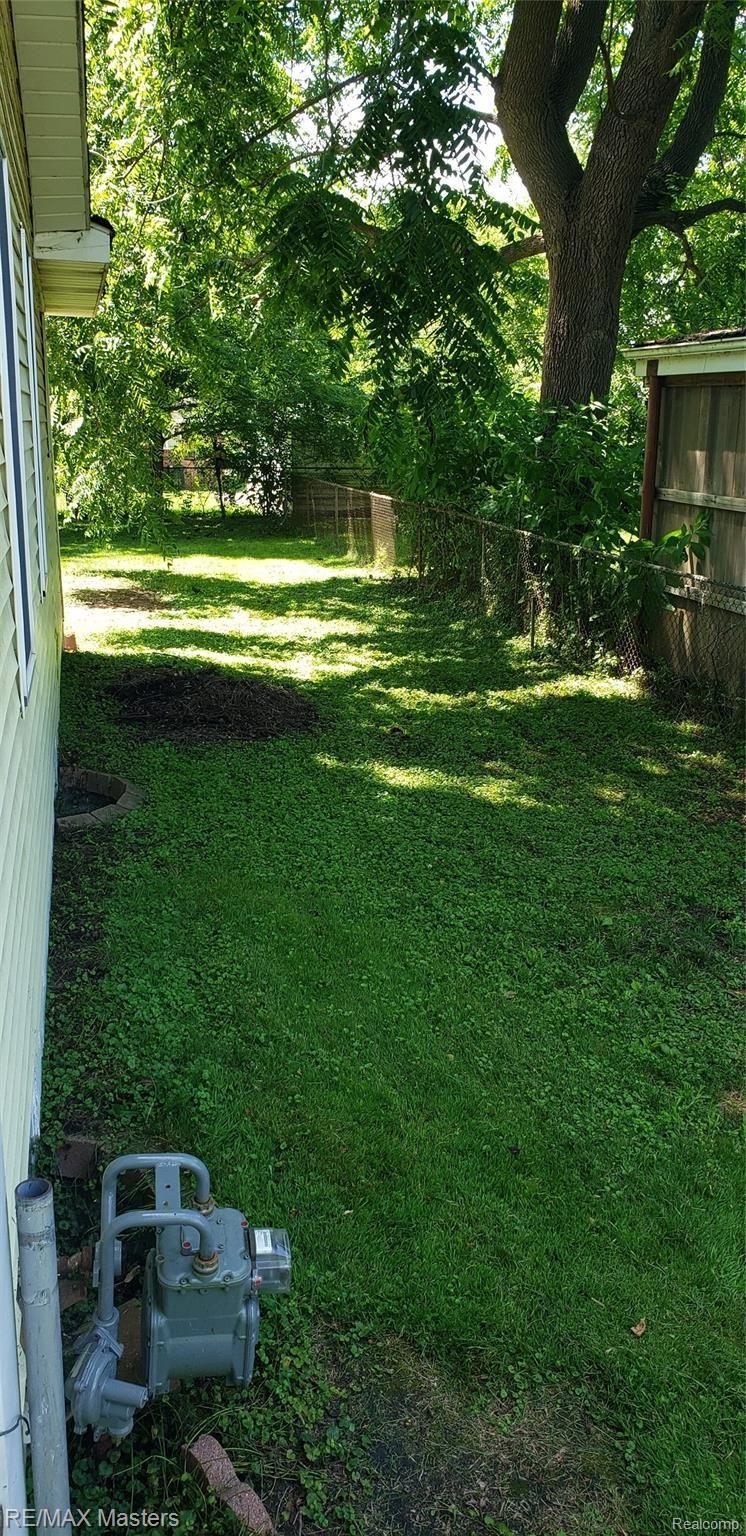 14867 Monroe Road Flat Rock, MI 48134 - Photo 9 of 31 20200718_151951.jpg