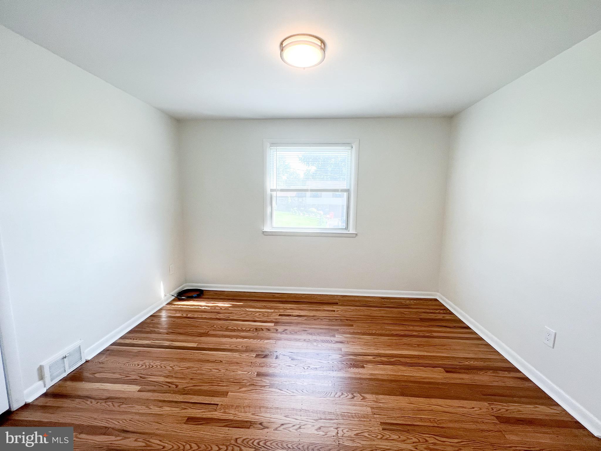 702 Glen Road Warminster, PA 18974 - Photo 19 of 38 bedroom