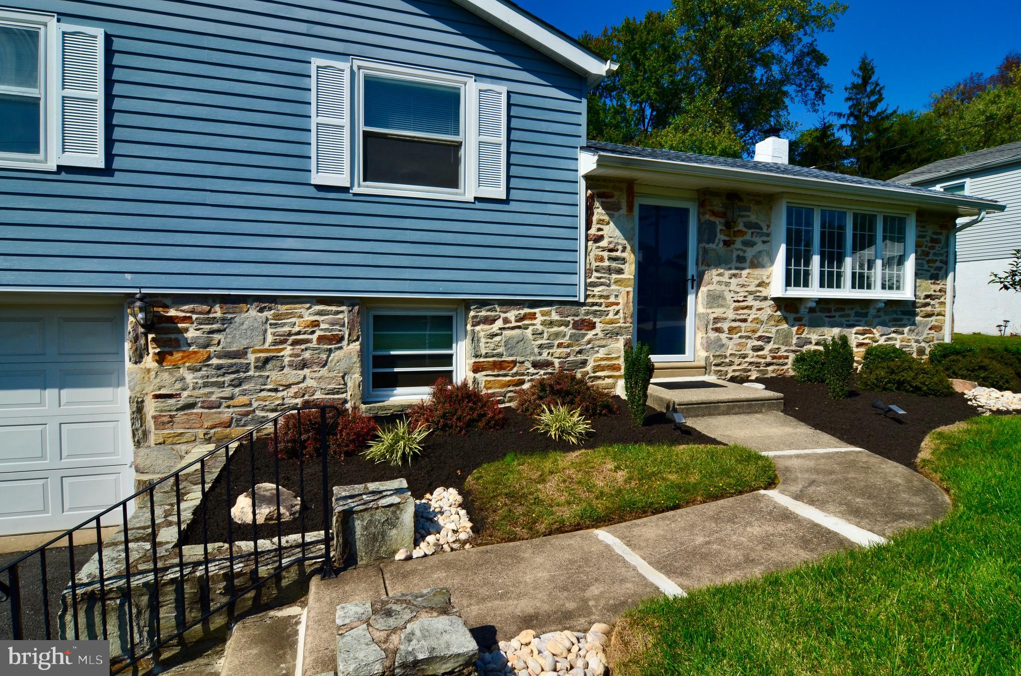 702 Glen Road Warminster, PA 18974 - Photo 4 of 38 Front walkway