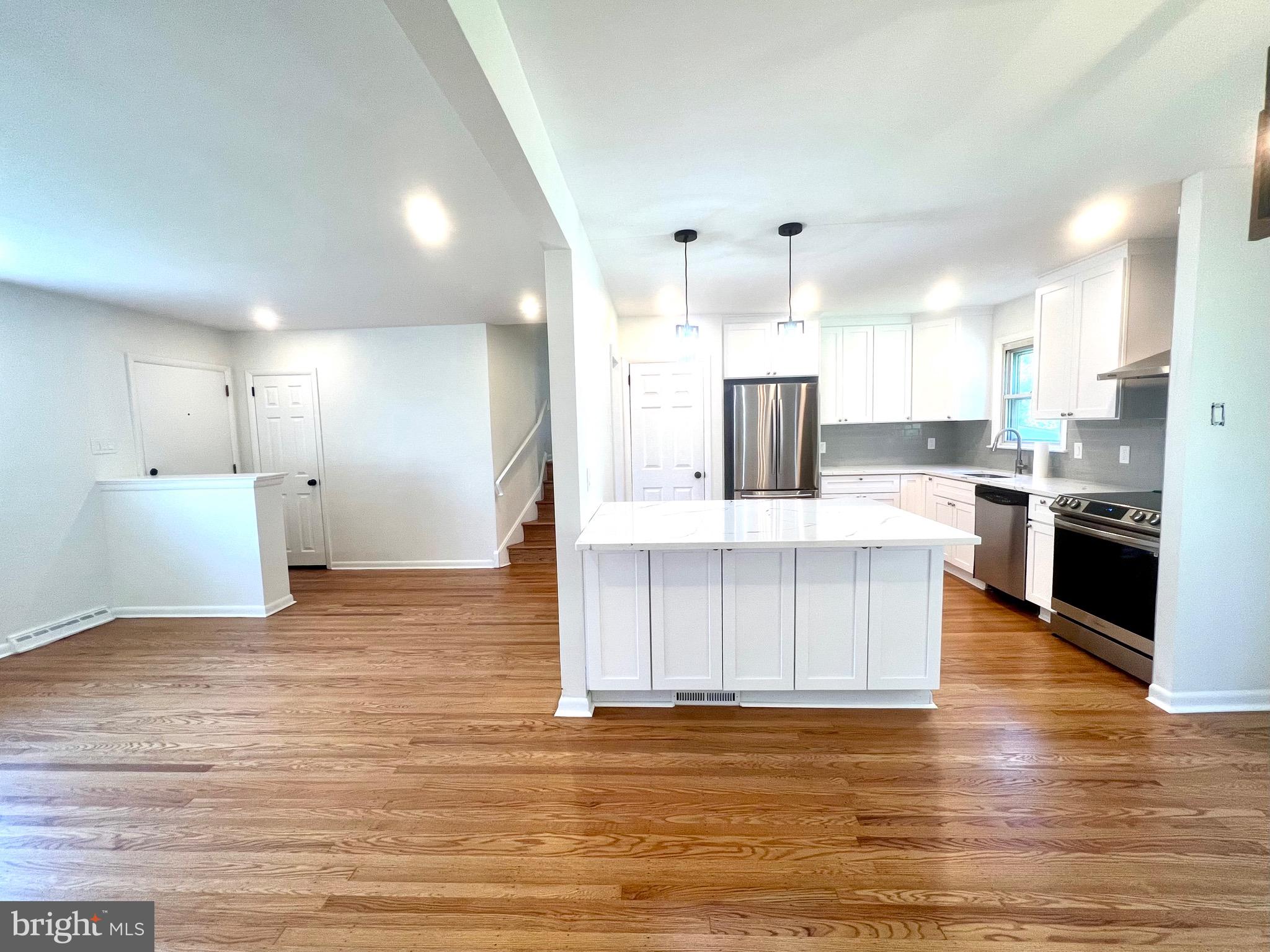 702 Glen Road Warminster, PA 18974 - Photo 6 of 38 entry view and open kitchen