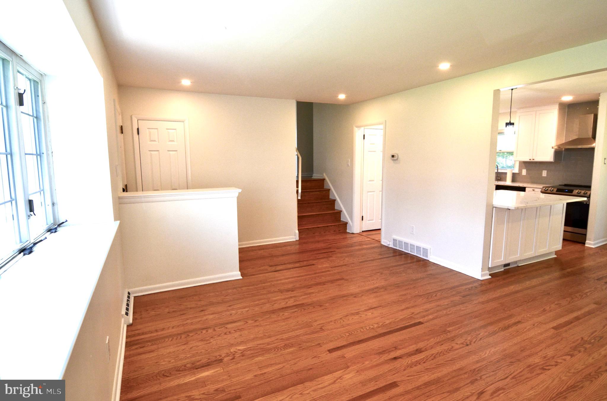 702 Glen Road Warminster, PA 18974 - Photo 8 of 38 living room