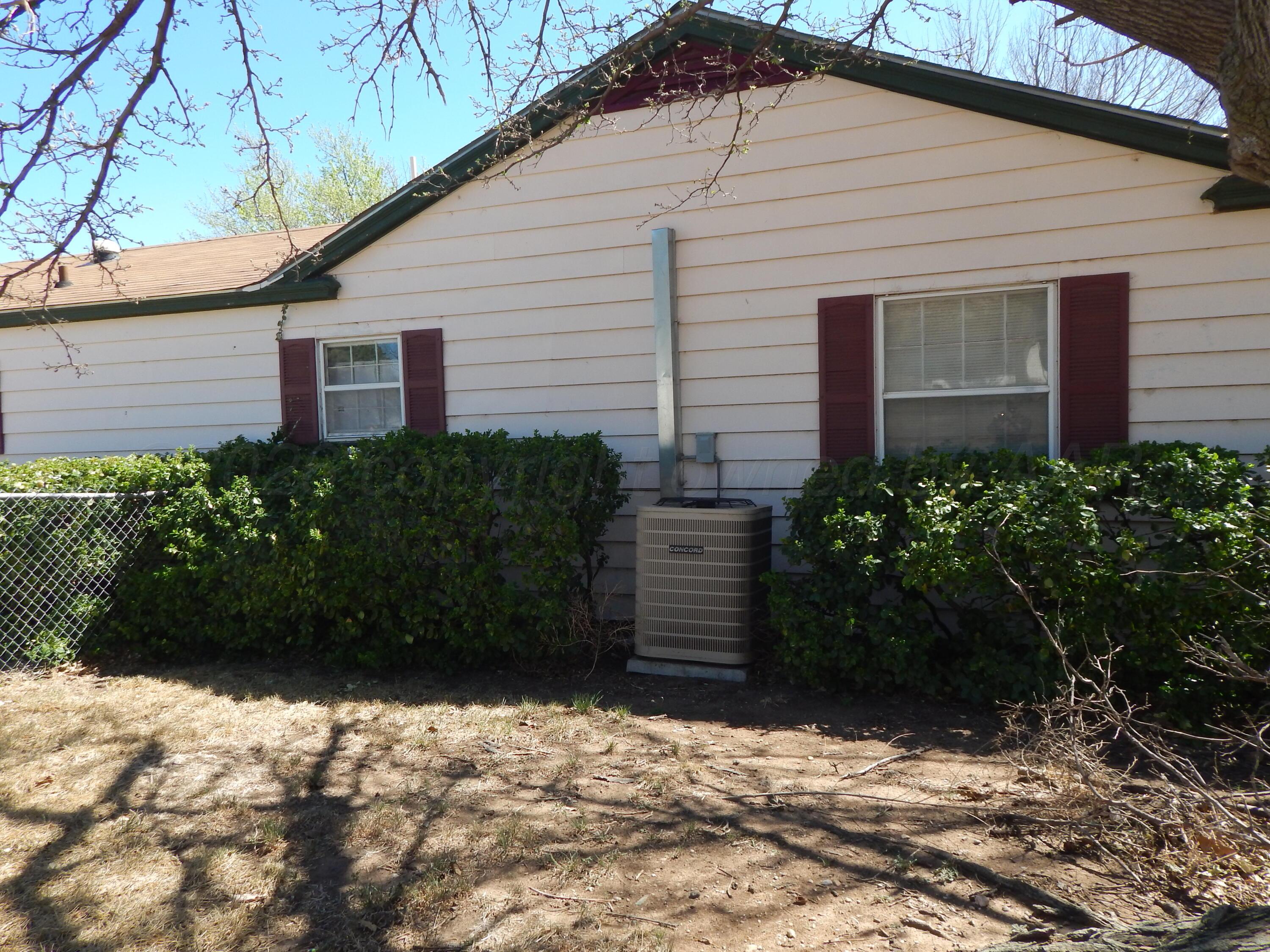 519 Third Street McLean, TX 79057 - Photo 16 of 19 a view of a backyard of the house