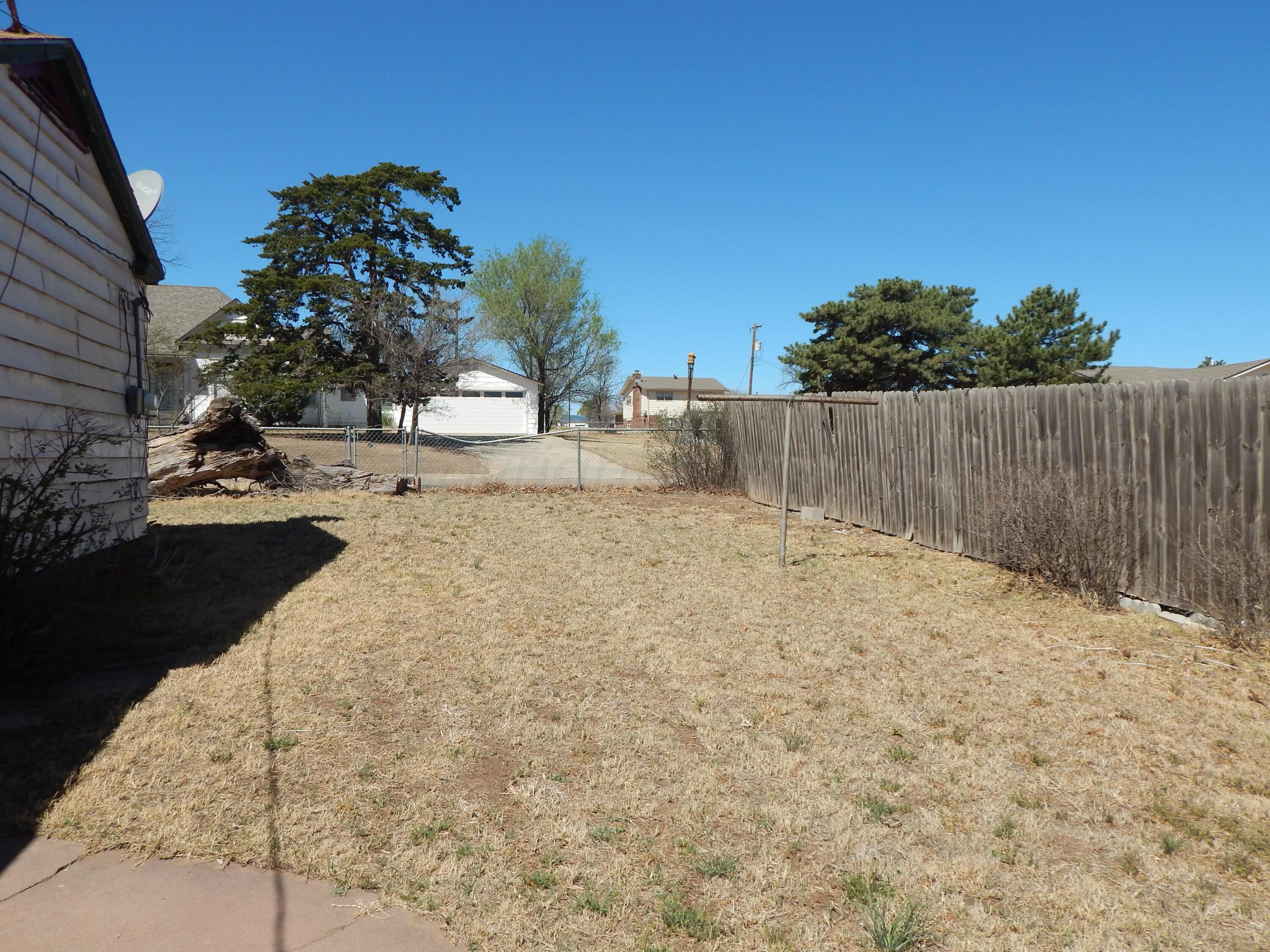 519 Third Street McLean, TX 79057 - Photo 17 of 19 a view of outdoor space and yard