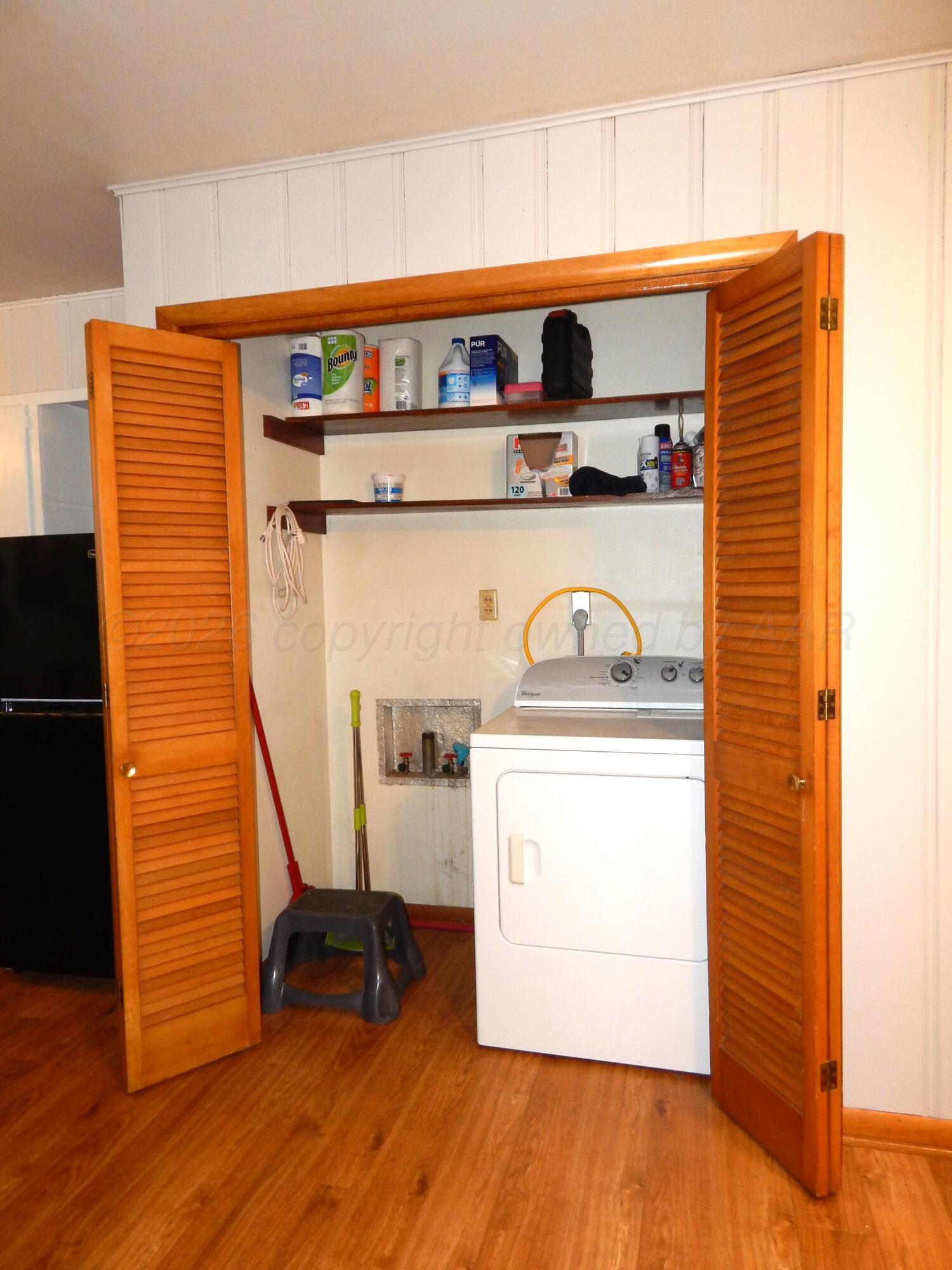 519 Third Street McLean, TX 79057 - Photo 10 of 19 a utility room with dryer and washer