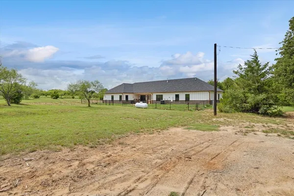 a view of a house with a big yard