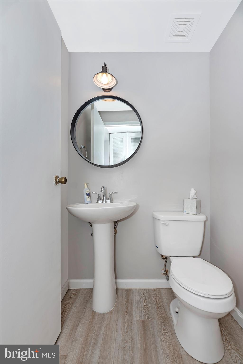 17531 Kohlhoss Road Poolesville, MD 20837 - Photo 20 of 53 Main level Powder Room
