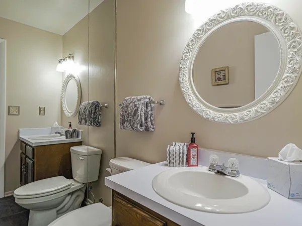 $1,200 | 74 Royal Oak Court, Unit 205, Vero Beach, FL 32962