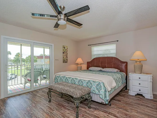 $1,200 | 74 Royal Oak Court, Unit 205, Vero Beach, FL 32962